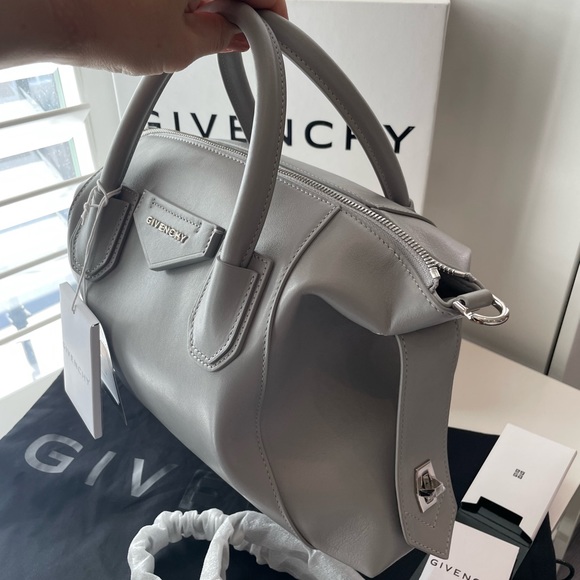 ❌SOLD❌ GIVENCHY small Soft ANTIGONA - Cloud Grey - Picture 3 of 16